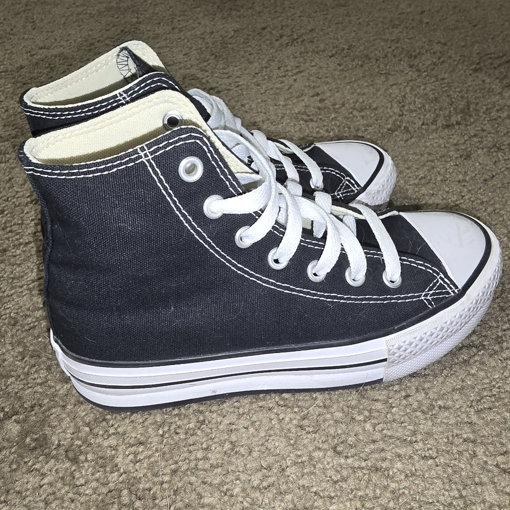 Converse - Picture 2 of 2